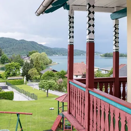 沃尔特斯格拉斯特劳恩酒店 Pörtschach am Wörthersee